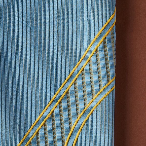 Fabletics Seamless High-Waisted Compressive Legging – Size M - Picture 5 of 7